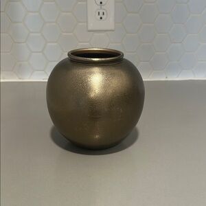 Elegant Gold Vase